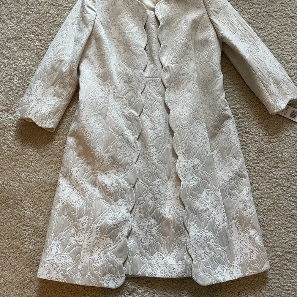 💛 <NWT> Albert Nipon two pieces set size 4